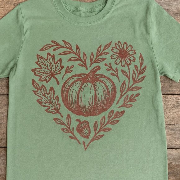 Size L - Pumpkin Floral Heart Tee - $20 - Picture 1 of 1